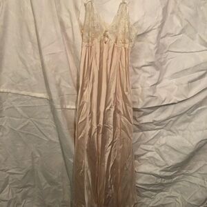 Janet Reger London 34” gentle pink 100% pure silk Lace Nightgown